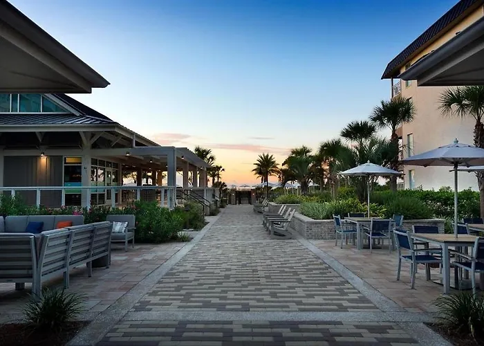 Stunning Views!!-Oceanfront Villa-Heated Pool-Private Balcony-Tiki Bar-Walk To Coligny Plaza